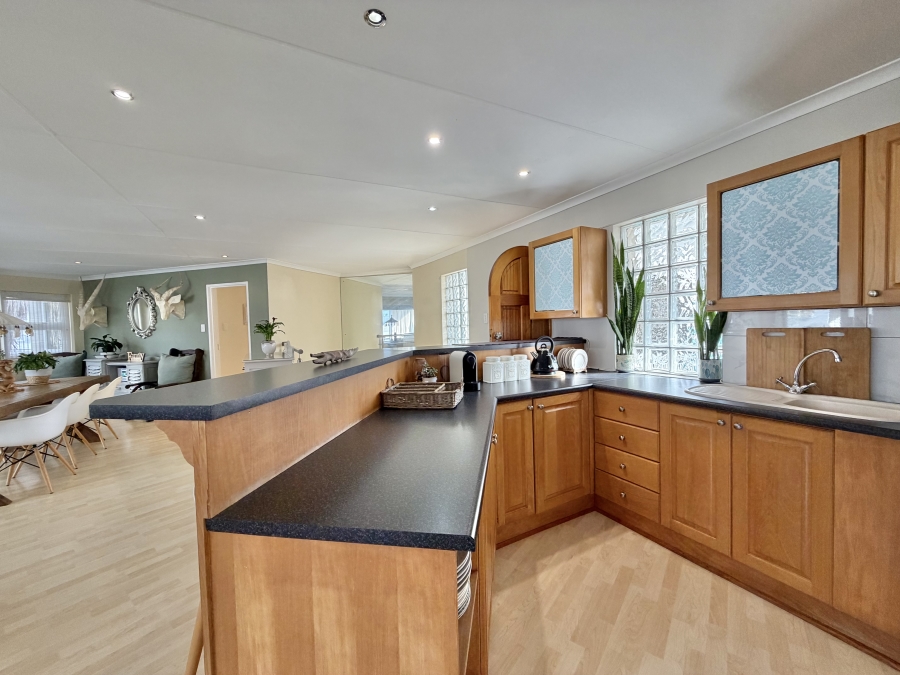 6 Bedroom Property for Sale in Marina Martinique Eastern Cape